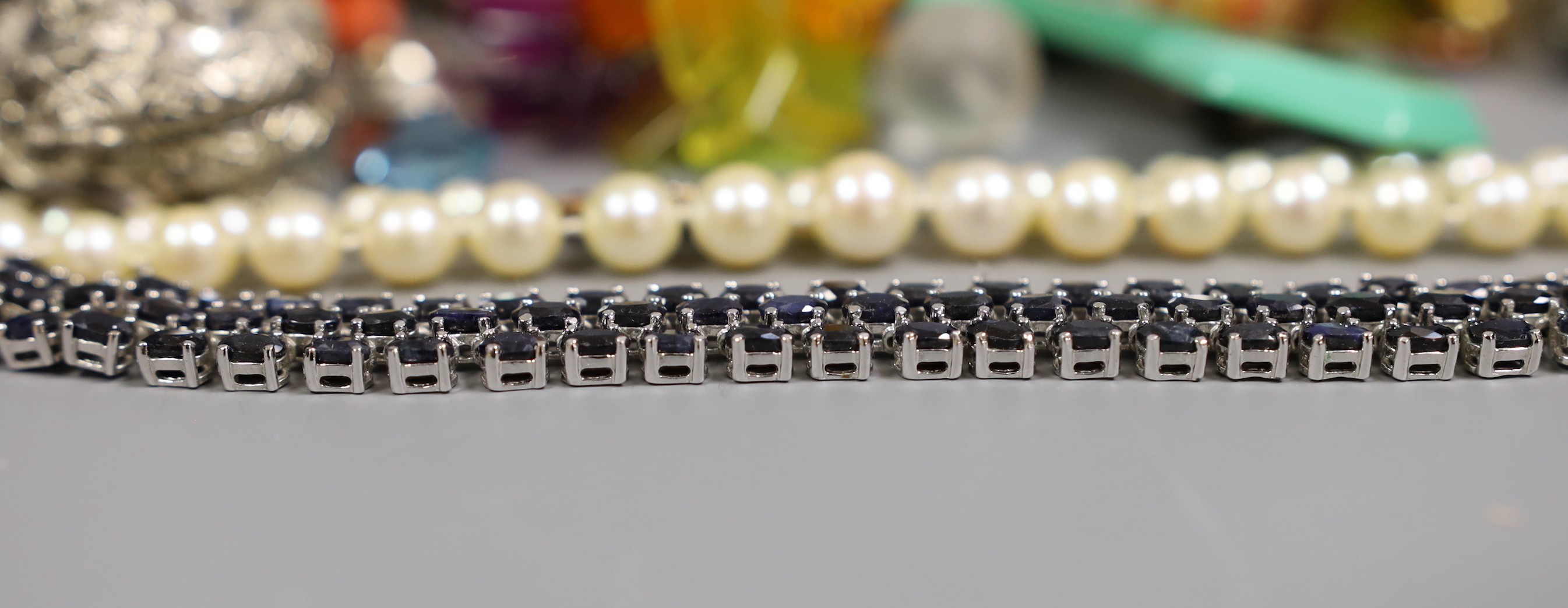 A mixed quantity of costume and other jewellery including cultured pearl necklace and cameo brooch.